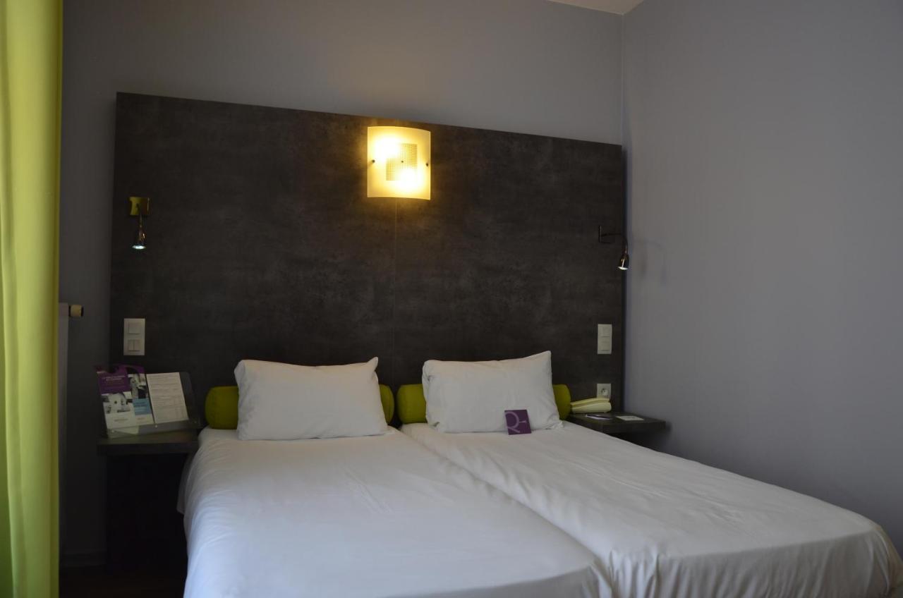 Street Side Superior Room Double Bed Twin Beds